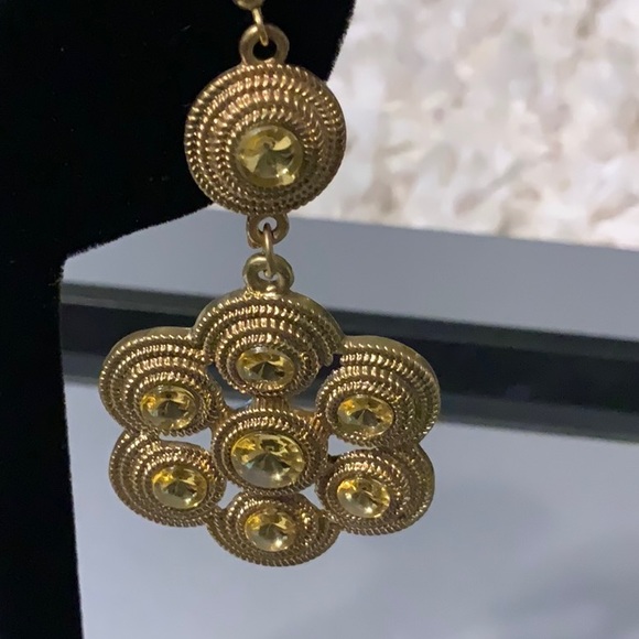 Antique Gold Inspired Earrings🌺 - Picture 2 of 2